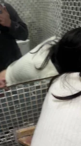 绵阳刚满18的嫩妹在ktv厕所里干她叫声太骚了