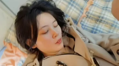 浙江杭州反差小骚货被前男友三洞齐开操到腿软嘴里还喊“老公轻点“