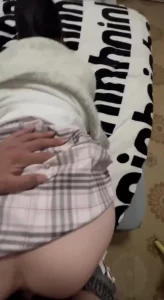 合租房操大一女友隔壁有人不敢叫