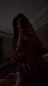 原创大长腿辣妈美少妇坐在我身上处理公司事务