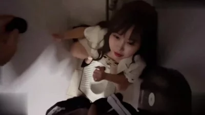 厕所强推了 刚来公司的 财务小姐姐